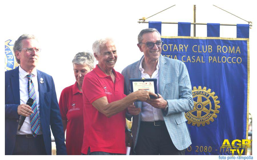 Consegna Targa dr.Giulio Maria Ricciuto Consegna Targa dr.Giulio Maria Ricciuto