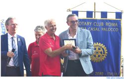 Consegna Targa dr.Giulio Maria Ricciuto