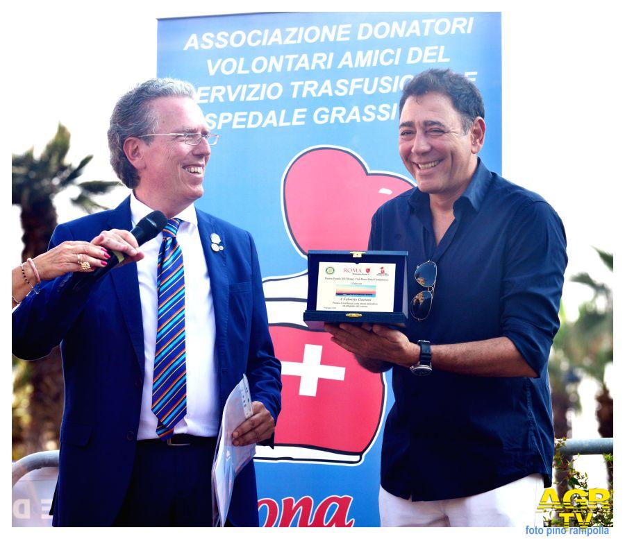 Consegna Targa a Fabrizio Gaetani Consegna Targa a Fabrizio Gaetani