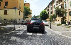 Roma Quarticciolo, droga nascosta nei condomini, crack e cocaina sotto i piloni di un gazebo, 4 arresti