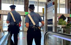 Roma, smarrisce la patente e gli chiedono 30 euro per la restituzione, due denunce