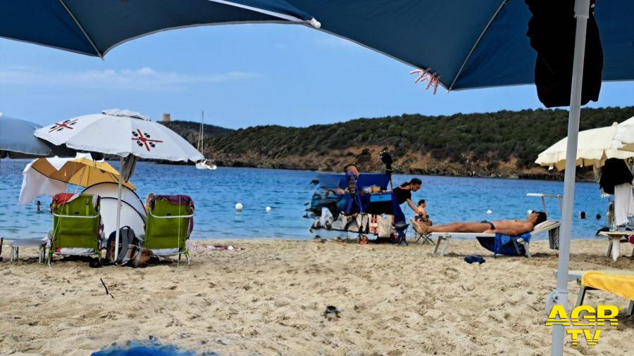 Rischi del Sole per Pelle e Occhi: Come Proteggersi e Prevenire i Danni - Foto @AGRTV Rischi del Sole per Pelle e Occhi: Come Proteggersi e Prevenire i Danni - Foto @AGRTV