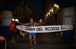 Grosseto, corsa del ricordo in notturna, vincono la prima edizione Gabriele Lubrano e Paola Novelli