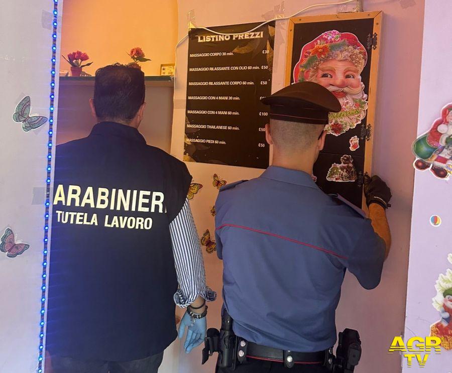 Carabinieri il centro massaggi sequestrato Carabinieri il centro massaggi sequestrato