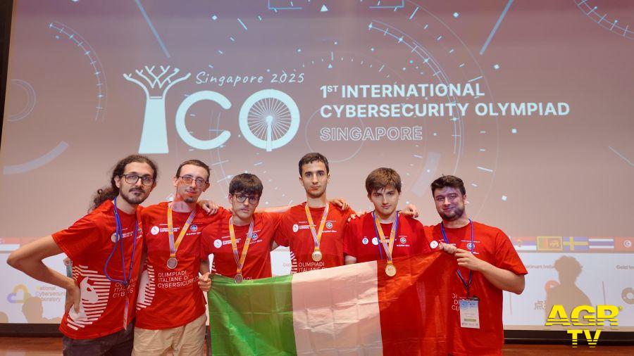 La squadra italiana medagliata a Singapore La squadra italiana medagliata a Singapore