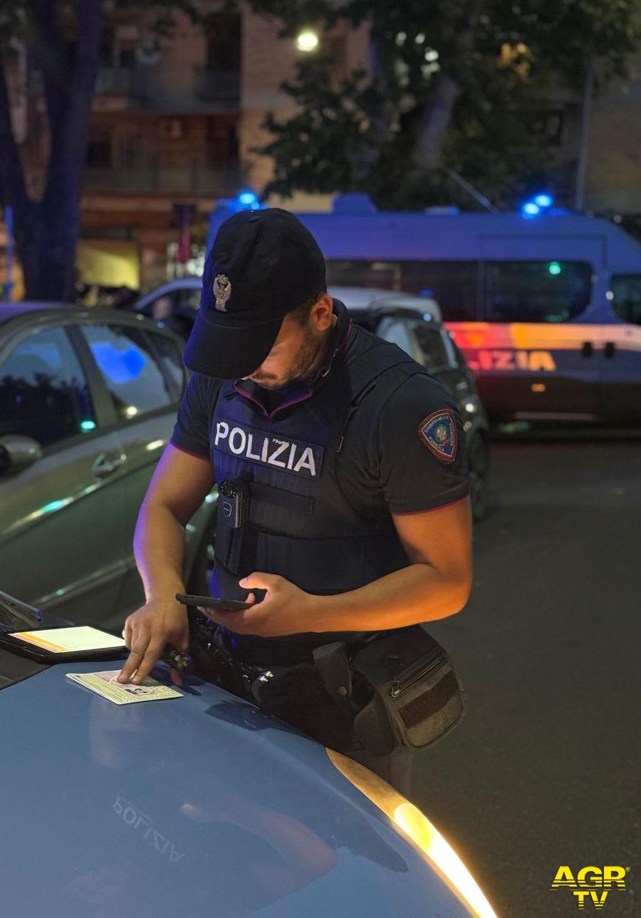 Polizia controlli notturni al Pigneto Polizia controlli notturni al Pigneto