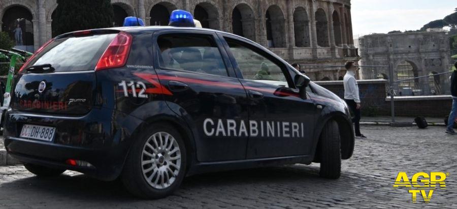 Carabinieeri piazza Dante intervenuti in centro Carabinieeri piazza Dante intervenuti in centro