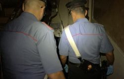 Carabinieri controlli antidroga si cercano i nascondigli dello stupefacente
