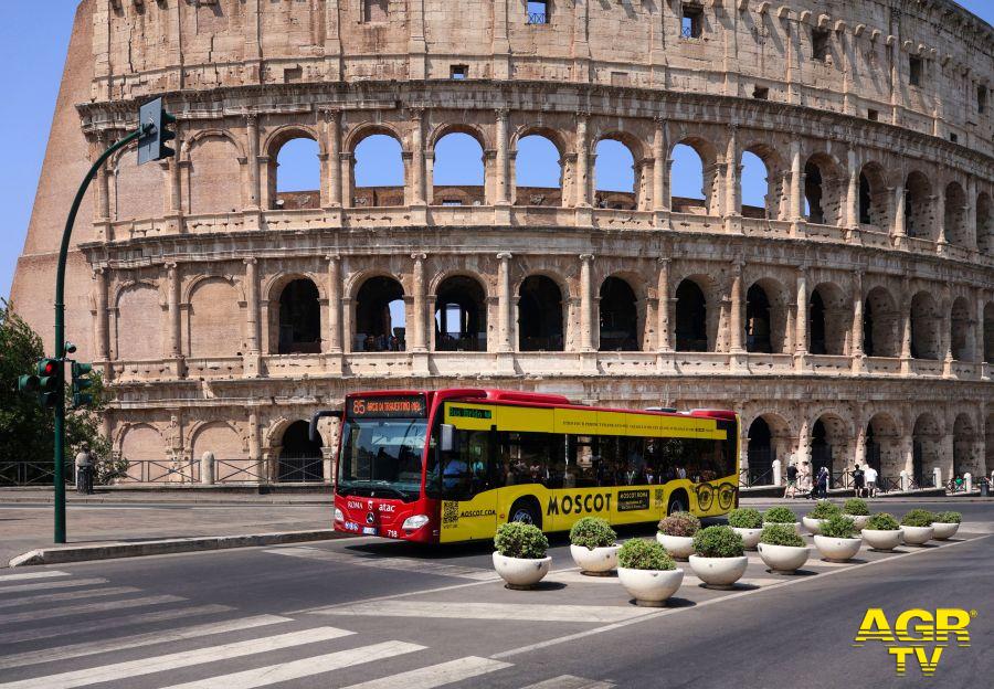 Bus con pubblicità Moscot Bus con pubblicità Moscot