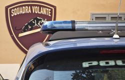 Roma, insulti, minacce e botte al marito, moglie gelosa e violenta finisce in manette