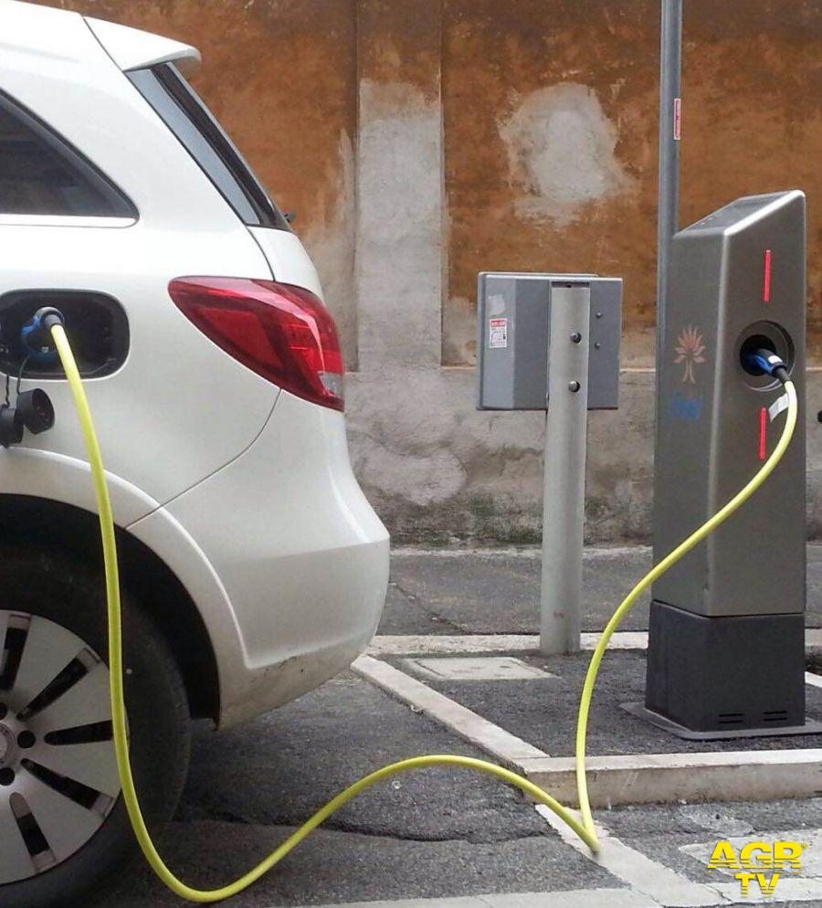 Roma, servono più colonnine per la mobilità elettrica Roma, servono più colonnine per la mobilità elettrica
