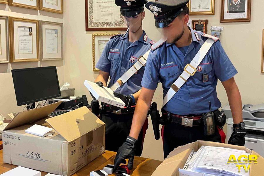 Carabinieri material sequestrato Carabinieri material sequestrato