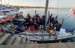 Papayaga torna ad Anzio dopo aver compiuto un giro del mondo a vela durato vent'anni