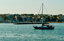 Papayaga in navigazione nella baia