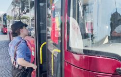 Carabinieri controlli sui bus nel Centro