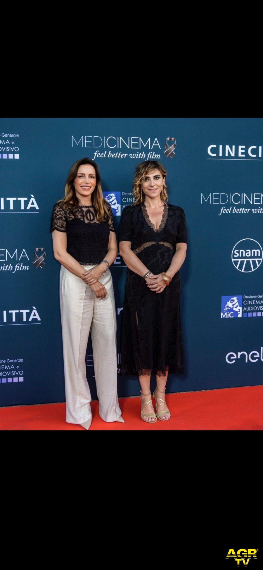 Lucia Borgonzoni a sin. Manuela Cacciamani a destra Lucia Borgonzoni a sin. Manuela Cacciamani a destra