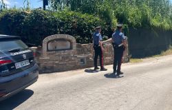 Roma Torpignattara, si introducono in un centro sportivo, bevendo alcolici e facendo un bagno in piscina, denunciati 7 giovani