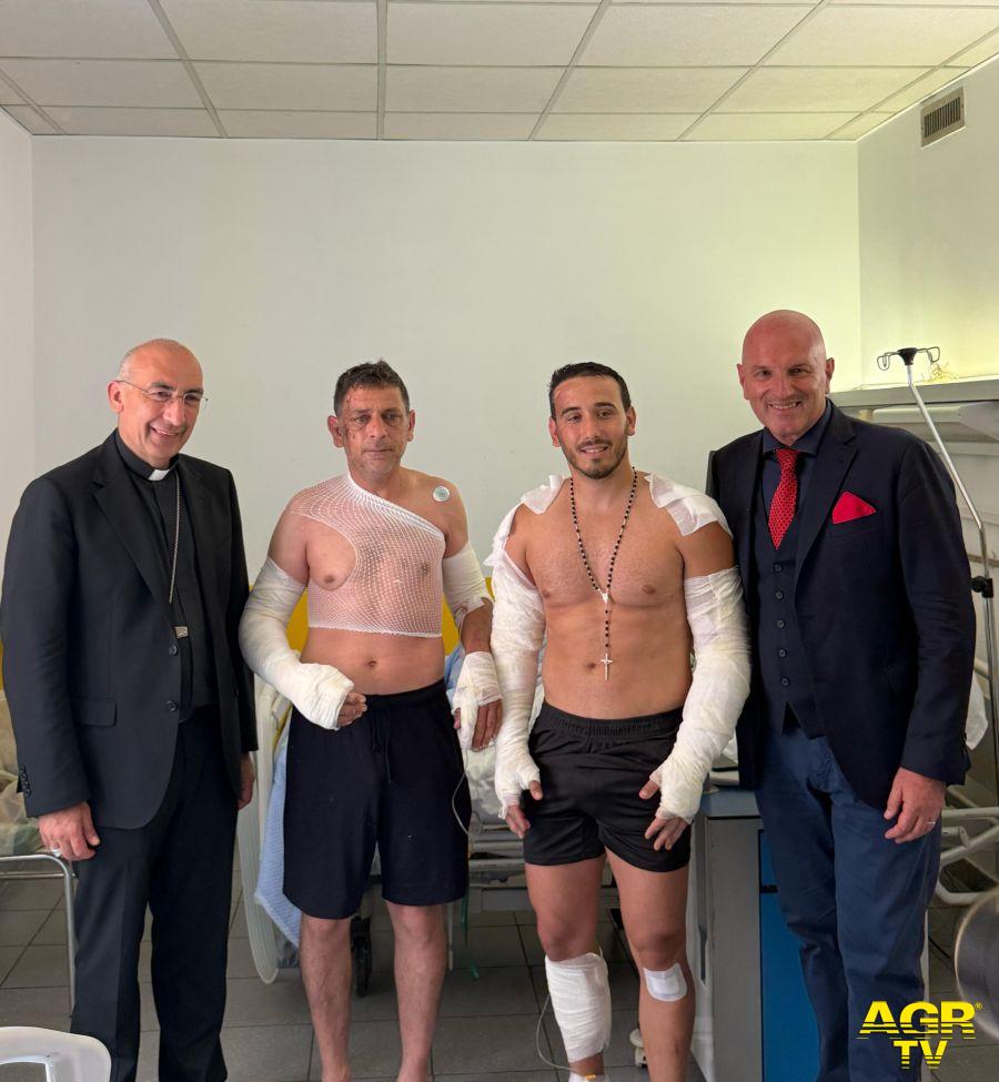 Il cardinale vicario Baldo Reina ed il Questore di Roma sono andati a trovare i poliziotti ustionati ricoverati al Policlinico Umberto I Il cardinale vicario Baldo Reina ed il Questore di Roma sono andati a trovare i poliziotti ustionati ricoverati al Policlinico Umberto I