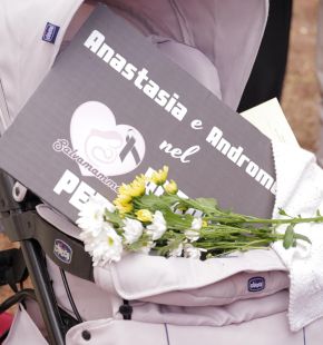 Villa Pamphilj: un fiore per Anastasia e Andromeda, Roma si è fermata per ricordarle