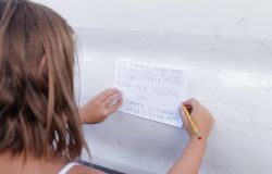 flash mob villa pamphilj - bimba scrive pensiero
