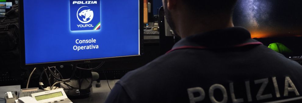 Roma, bimba di 9 anni viveva tra i rifiuti e droga, rinvenuti 2 kg di hashish, panettti anche tra le lenzuola, arrestati due uomini
