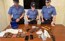Ostia, operazione antidegrado, arrestata una donna con armi e droga, dieci persone denunciate