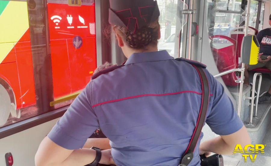 Carabinieri controlli sui bus antiborseggiatori