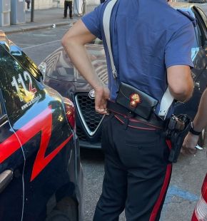 Roma Garbatella, in manette etiope 37enne per tentato furto su auto in sosta, aveva uncino per forzare le serrature