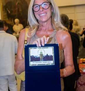 Premio Microfono d'Oro 2025 a Su la maschera di Roberta Beta, il primo podcast italiano dedicato al teatro
