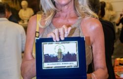 Premio Microfono d'Oro 2025 a Su la maschera di Roberta Beta, il primo podcast italiano dedicato al teatro
