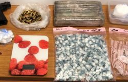 Roma, quadrante nord-est, un box come base di spaccio, a casa: armi, droga e munizioni, arrestato albanese 29enne