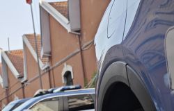 Roma, padre padrone picchia a bastonate con un manico di scopa il fratello, fermato per gravi lesioni personali