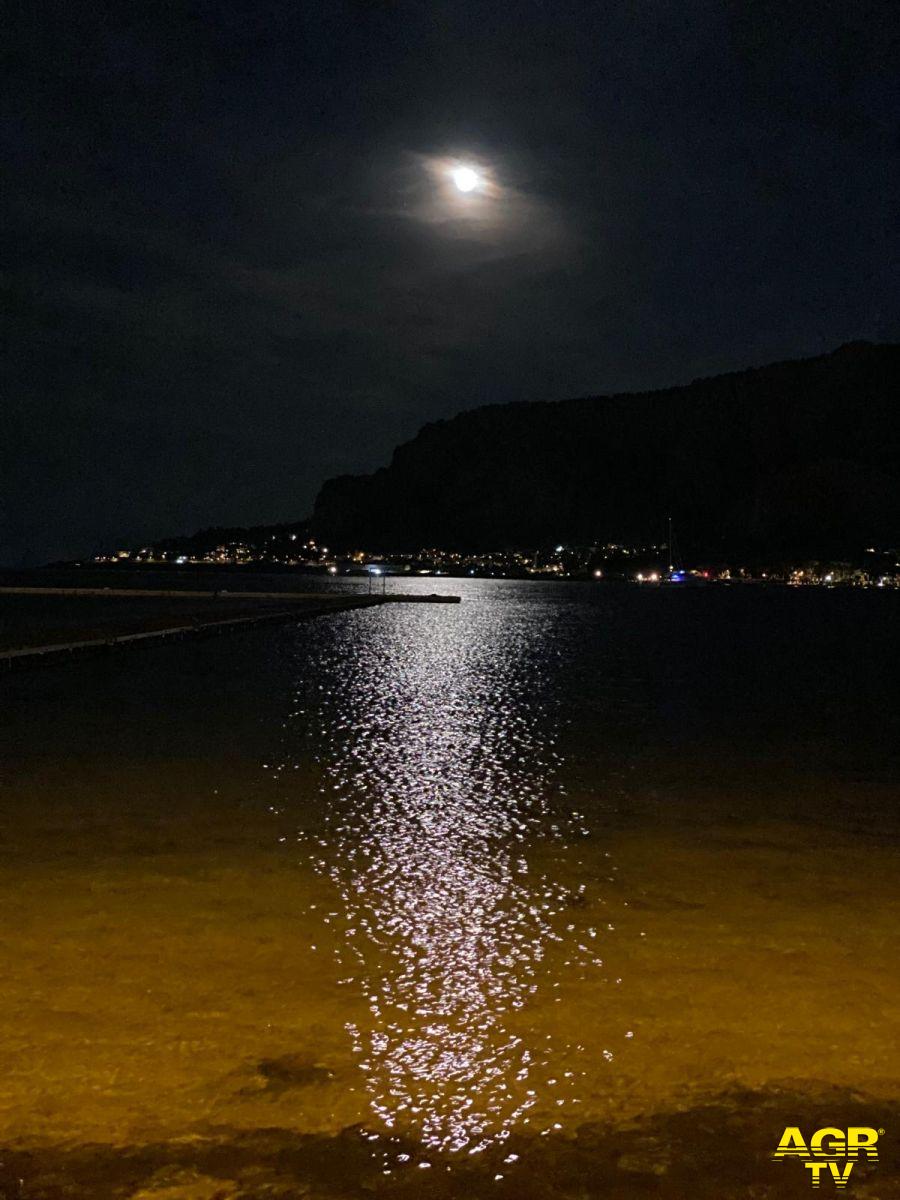 Scopri Mondello, borgo marinaro di Palermo tra mare turchese, architettura Liberty e tradizioni siciliane - foto di Domenico Luinetti Scopri Mondello, borgo marinaro di Palermo tra mare turchese, architettura Liberty e tradizioni siciliane - foto di Domenico Luinetti