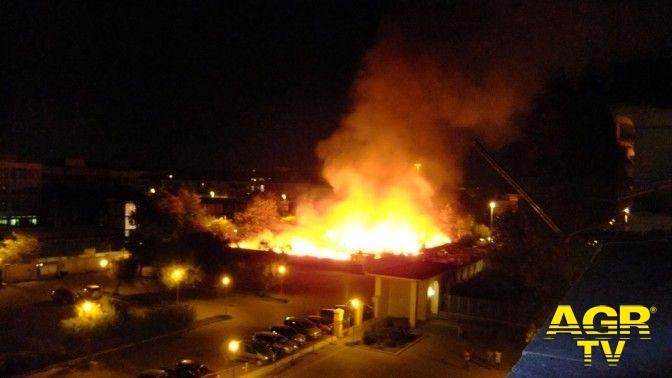 Ostia, sit in dei pentastellati in via Cozza: ricostruire l'asilo è una priorità