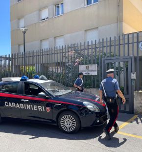 Ardea, arrestata una coppia, avrebbe sequestrato due persone, minacciandoli con un coltello, prima di rapinarli Ardea, arrestata una coppia, avrebbe sequestrato due persone, minacciandoli con un coltello, prima di rapinarli