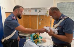 Roma, staffetta dei Carabinieri fino al P.S. del San Camillo per una donna che stava per partorire