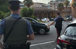ROMA – Intensificati i Controlli dei Carabinieri sul Litorale: 5 Arresti e 10 Denunce a Ostia