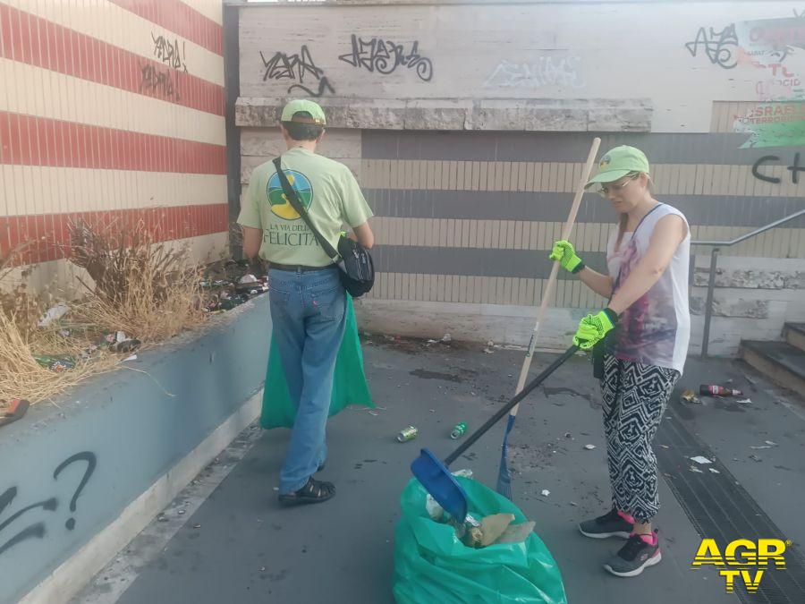 Volontari ripuliscono zona degradata alla metro Battistini Immagini da Comunicato Stampa Volontari ripuliscono zona degradata alla metro Battistini Immagini da Comunicato Stampa