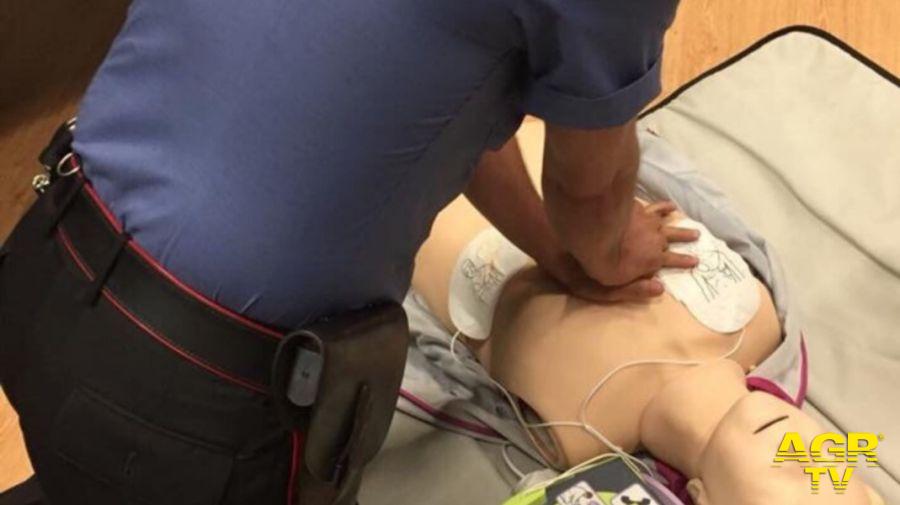 Tor Bella Monaca una donna è stata colta da malore in un bar. Provvidenziale il massaggio cardiaco eseguito da un Carabiniere, formato BLSD Tor Bella Monaca una donna è stata colta da malore in un bar. Provvidenziale il massaggio cardiaco eseguito da un Carabiniere, formato BLSD