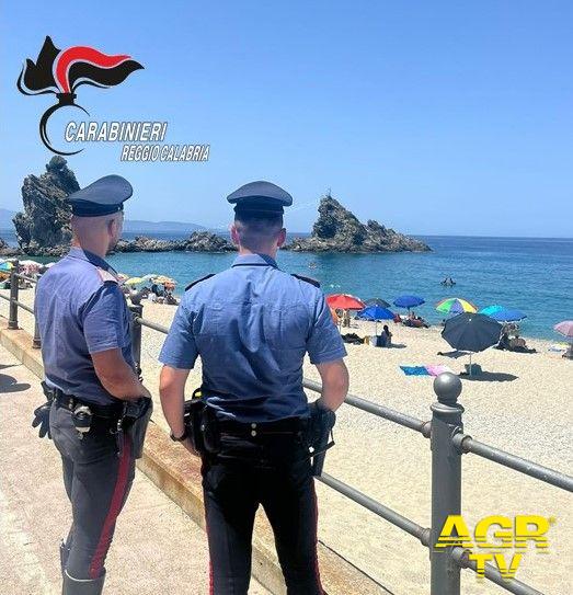Carabinieri la spiaggia di Palmi Carabinieri la spiaggia di Palmi
