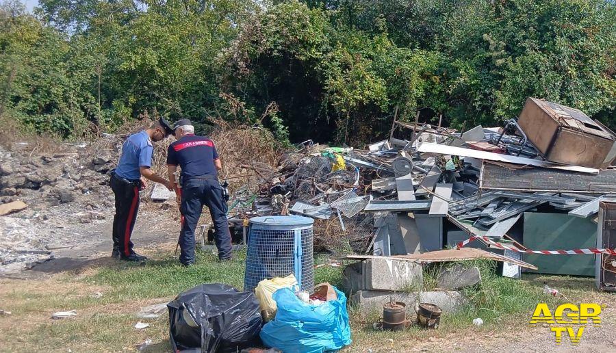 Carabinieri discariche abusive sequestrate a Guidonia località Albuccione Carabinieri discariche abusive sequestrate a Guidonia località Albuccione