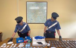 Roma Tor Tre Teste, 6 kg. di droga, una pistola e denaro contante sequestrati, due pusher arrestati