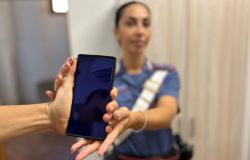 Roma Parioli, l'incontro chiarificatore fra due fidanzati finisce male, rapina lo smartphone alla sua ex e finisce in manette