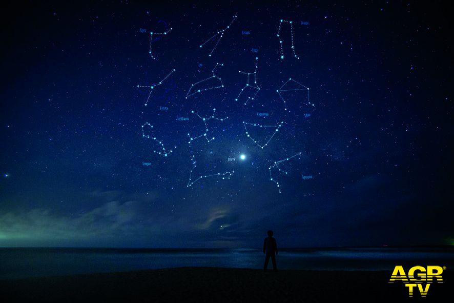 Osservazione stelle sul lungomare di Ostia ph credit Angel Cristi Osservazione stelle sul lungomare di Ostia ph credit Angel Cristi