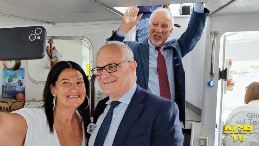 Il sindaco Gualtieri a bordo dell'Imperatrice con il presidenete del X Municipio Falconi foto archivio AGR Il sindaco Gualtieri a bordo dell'Imperatrice con il presidenete del X Municipio Falconi foto archivio AGR