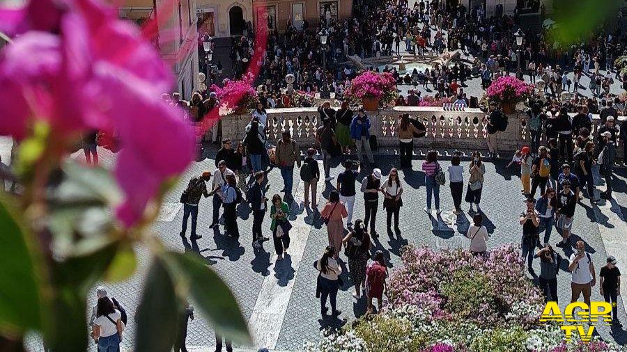 Scalinata di Trinità dei Monti.135 Gradini Iconici tra Storia e Moda a Roma