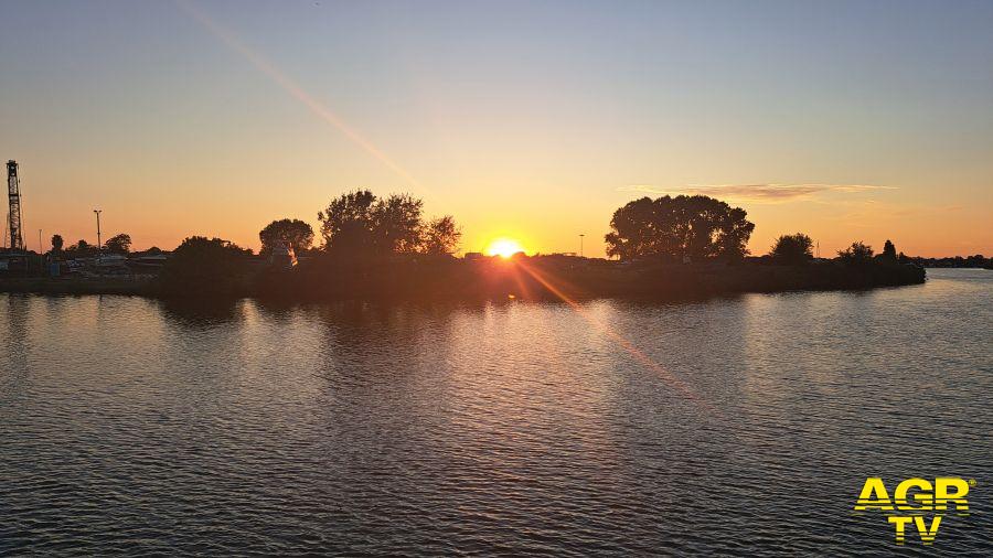 Cultura e arte sul Tevere - Tramonto sul Tevere Cultura e arte sul Tevere - Tramonto sul Tevere