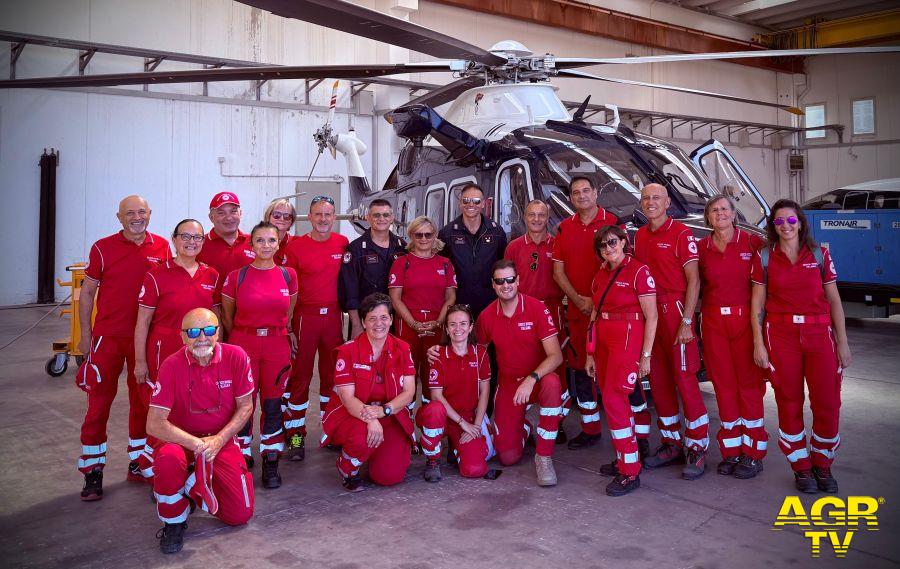 Volontari CRI Municipio 10 di Roma in visita al Raggruppamento Aeromobili Carabinieri a Pratica di Mare Volontari CRI Municipio 10 di Roma in visita al Raggruppamento Aeromobili Carabinieri a Pratica di Mare