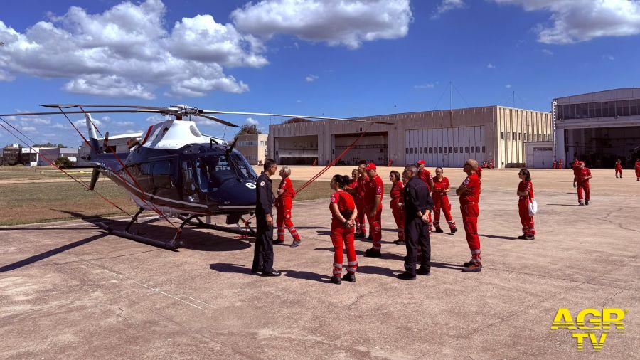 Volontari CRI Municipio 10 di Roma in visita al Raggruppamento Aeromobili Carabinieri a Pratica di Mare Volontari CRI Municipio 10 di Roma in visita al Raggruppamento Aeromobili Carabinieri a Pratica di Mare