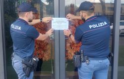 Topolino tra i tavoli svela il degrado: chiuso ristorante etnico sulla via Prenestina
